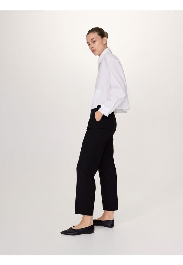Reserved - Spodnie z asymetrycznym zapięciem - czarny. Kolor: czarny. Materiał: tkanina, wiskoza