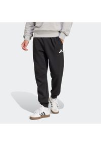 Adidas - Spodnie dresowe męskie ADIDAS Essentials Feelcozy. Materiał: dresówka. Sport: joga i pilates