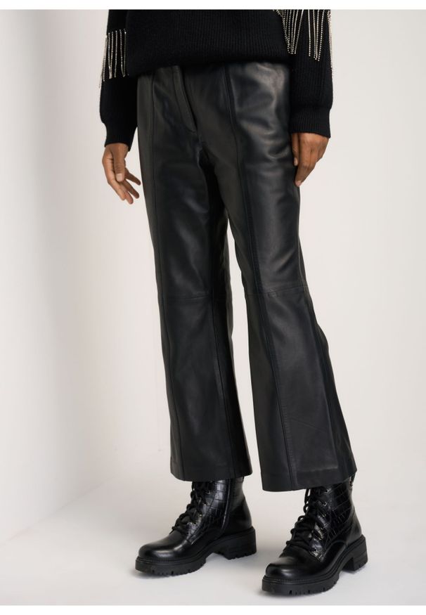 Ochnik - Szerokie spodnie skórzane damskie. Kolor: czarny. Materiał: skóra. Długość: krótkie