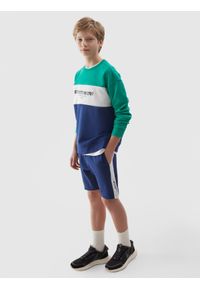 4f - 4F Spodenki dresowe chłopięce - granatowe 140 (9-10 lat). Okazja: na co dzień. Kolor: niebieski. Materiał: dresówka. Długość: krótkie. Wzór: gładki, ze splotem. Sezon: lato. Styl: casual, sportowy #1