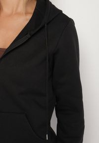 Born2be - Czarna Rozpinana Bluza z Kapturem Bawełną i Sznurkami Viltara. Okazja: na co dzień. Typ kołnierza: kaptur. Kolor: czarny. Materiał: bawełna. Styl: casual #5
