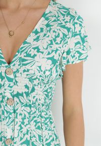 Born2be - Jasnozielona Rozkloszowana Sukienka Maxi z Wiskozy z Gumkami w Pasie z Guzikami Deninie. Kolor: zielony. Materiał: wiskoza. Długość rękawa: krótki rękaw. Wzór: nadruk. Długość: maxi #2