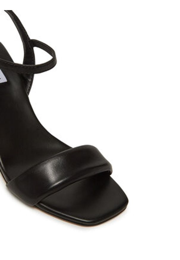 Steve Madden Sandały Mareena SM11003691 Czarny. Kolor: czarny. Materiał: skóra