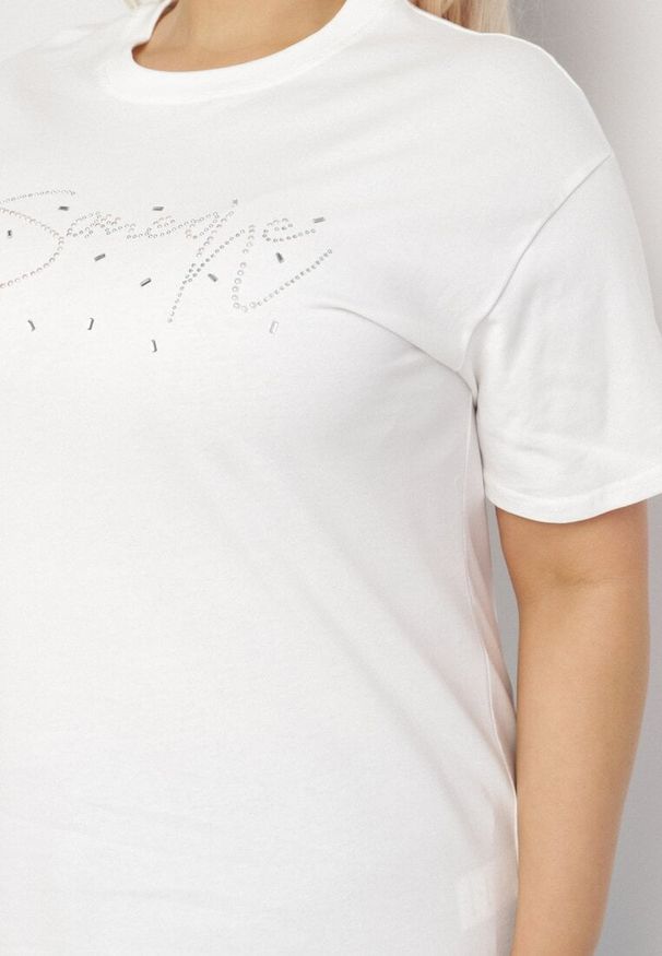 Born2be - Biały Bawełniany T-shirt z Ozdobnym Napisem i Cyrkoniami Olisandra. Okazja: na co dzień. Kolekcja: plus size. Kolor: biały. Materiał: bawełna. Wzór: napisy. Styl: klasyczny, casual
