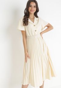 Born2be - Beżowa Plisowana Midi Sukienka na Guziki z Paskiem i Klamrą Taretha. Kolor: beżowy. Długość: midi #5