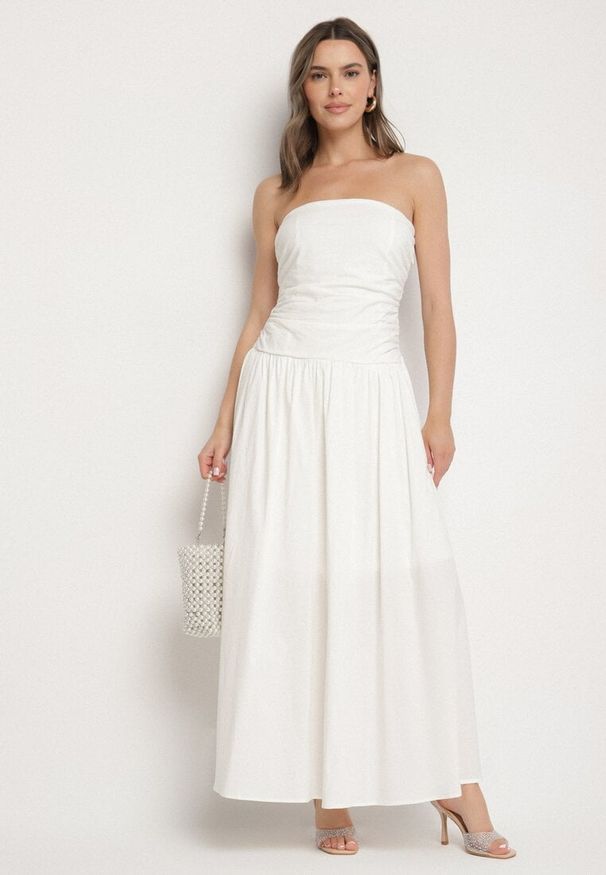 Born2be - Biała Sukienka z Bawełny Typu Bodycon Filarose. Okazja: na randkę, na imprezę, na co dzień. Kolor: biały. Materiał: bawełna. Typ sukienki: bodycon. Styl: klasyczny, casual, elegancki