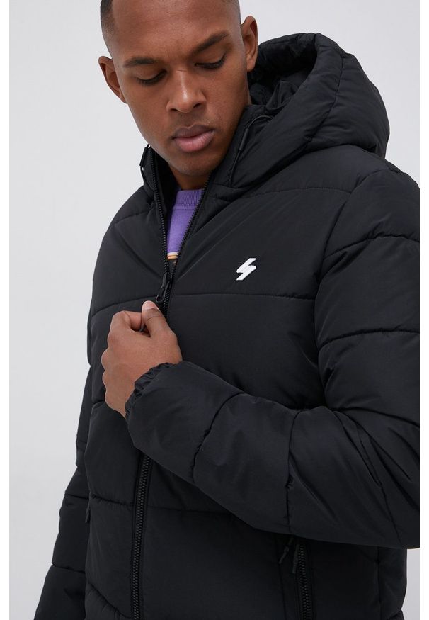 Superdry - Kurtka. Kolor: czarny. Materiał: materiał