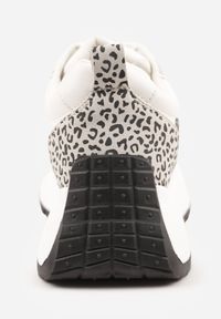 Born2be - Białe Sneakersy Vices na Grubej Podeszwie z Motywem Panterki i Naszywką Selarisa. Okazja: na co dzień. Kolor: biały. Materiał: jeans. Wzór: motyw zwierzęcy, aplikacja #3