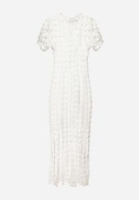 Born2be - Biała Ażurowa Dopasowana Sukienka Koktajlowa z Frędzlami Zapinana na Suwak Vimereas. Okazja: na co dzień. Kolor: biały. Materiał: jeans. Wzór: ażurowy. Typ sukienki: dopasowane. Styl: wizytowy #6