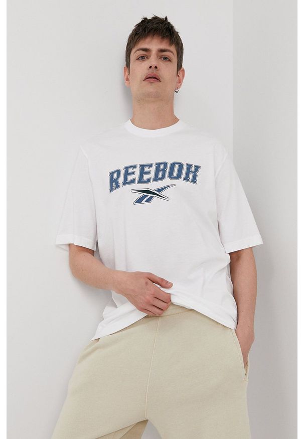 Reebok Classic - T-shirt. Okazja: na co dzień. Kolor: biały. Materiał: dzianina. Wzór: nadruk. Styl: casual