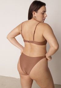 Born2be - Brązowe Bikini Biustonosz z Koralikami i Kokardą i Wiązane Figi Kąpielowe Raicine. Kolekcja: plus size. Kolor: brązowy. Długość: długie #4