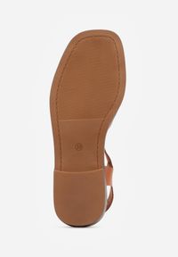 Born2be - Brązowe Sandały VICES z Przeplatanymi Paskami i Elegancką Aplikacją Peticea. Okazja: na co dzień. Zapięcie: pasek. Kolor: brązowy. Materiał: jeans. Wzór: aplikacja. Sezon: lato. Styl: elegancki #6