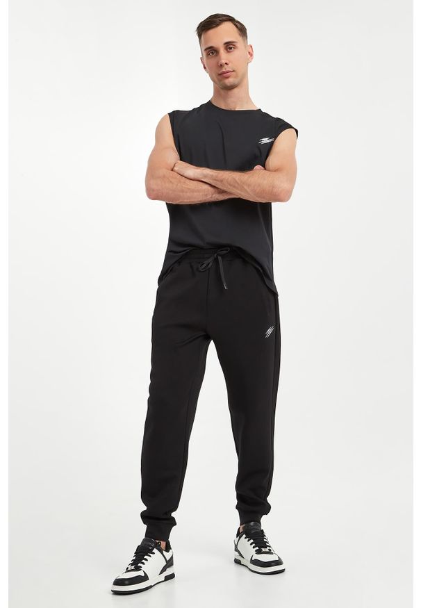 Plein Sport - Spodnie dresowe męskie PLEIN SPORT. Materiał: dresówka. Styl: sportowy