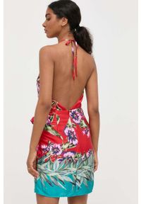 Guess sukienka kolor czerwony midi rozkloszowana. Kolor: czerwony. Materiał: tkanina, satyna, materiał. Długość rękawa: na ramiączkach. Wzór: ze splotem. Typ sukienki: rozkloszowane. Styl: klasyczny. Długość: midi #5