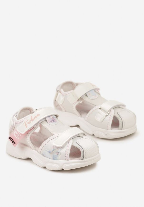 Born2be - Białe Sandały ze Skórzaną Wkładką Zapinane na Rzepy Moanae. Zapięcie: rzepy. Kolor: biały. Materiał: skóra. Sezon: lato, wiosna