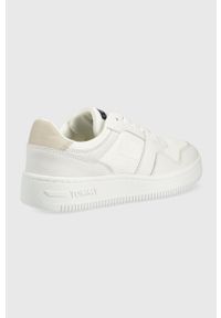 Tommy Jeans sneakersy Mix Basket EN0EN01878.YBR kolor biały. Nosek buta: okrągły. Zapięcie: sznurówki. Kolor: biały. Materiał: poliester, guma. Obcas: na platformie #5