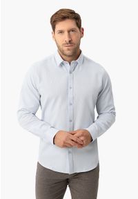 Volcano - Jasnoniebieska koszula, Regular Fit, K-DAVON. Okazja: na co dzień. Kolekcja: plus size. Kolor: niebieski. Materiał: bawełna, materiał. Długość rękawa: długi rękaw. Długość: długie. Styl: casual, klasyczny #1