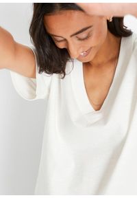 bonprix - Shirt oversize z czystej bawełny organicznej. Typ kołnierza: dekolt w serek. Kolor: biały. Materiał: bawełna #2