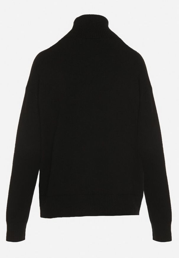 Born2be - Czarny Golf z Domieszką Kaszmiru Ozdobiony Przeszyciami Avonella. Okazja: na co dzień. Typ kołnierza: golf. Kolor: czarny. Materiał: kaszmir. Wzór: aplikacja. Styl: casual, klasyczny