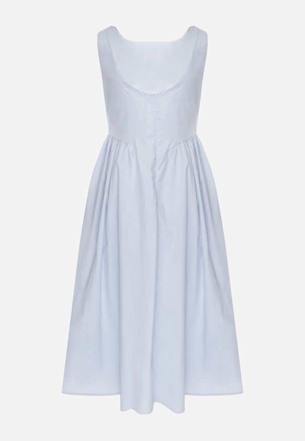 Born2be - Jasnoniebieska Sukienka Bawełniana o Rozkloszowanym Fasonie z Dekoltem Łódką i Kieszeniami Elenira. Typ kołnierza: dekolt w łódkę. Kolor: niebieski. Materiał: bawełna. Typ sukienki: rozkloszowane. Styl: elegancki