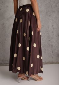 Renee - Brązowa Rozkloszowana Spódnica Plisowana High Waist w Groszki Telede. Stan: podwyższony. Kolor: brązowy. Długość: krótkie. Wzór: grochy. Styl: retro #3
