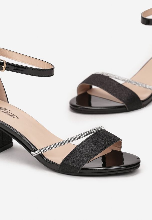 Born2be - Czarne Sandały na Słupku z Brokatem i Paskiem z Cyrkonii Fih. Zapięcie: pasek. Kolor: czarny. Obcas: na słupku