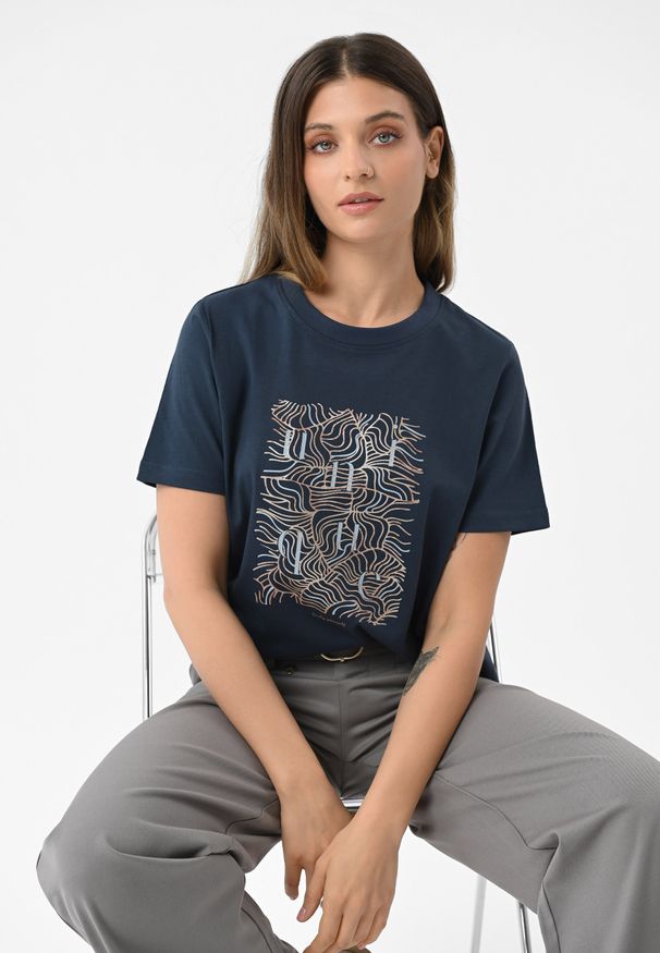 Volcano - Koszulka z wzorem, Comfort Fit, T-UNIQ. Okazja: na co dzień. Kolor: niebieski. Materiał: materiał, prążkowany, bawełna, jeans. Długość rękawa: krótki rękaw. Długość: krótkie. Wzór: napisy, nadruk. Styl: klasyczny, casual, elegancki