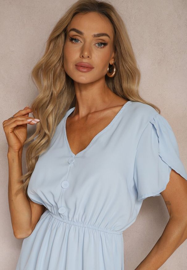 Renee - Jasnoniebieska Sukienka z Gumką w Talii i Falbankami o Rozkloszowanym Fasonie Xelimia. Okazja: na co dzień. Typ kołnierza: kołnierz z falbankami. Kolor: niebieski. Typ sukienki: rozkloszowane, proste. Styl: casual