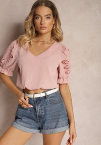 Renee - Różowa Bluzka Koszulowa z Ozdobnym Rękawem i Trójkątnym Dekoltem Janesta. Okazja: na co dzień. Kolor: różowy. Materiał: jeans, materiał. Styl: casual, wizytowy