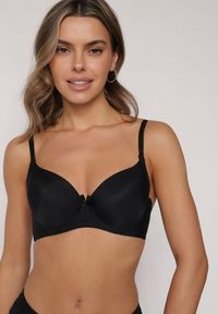 Born2be - Czarny Klasyczny Biustonosz o Gładkim Wykończeniu Lamisa. Kolor: czarny. Wzór: gładki #1