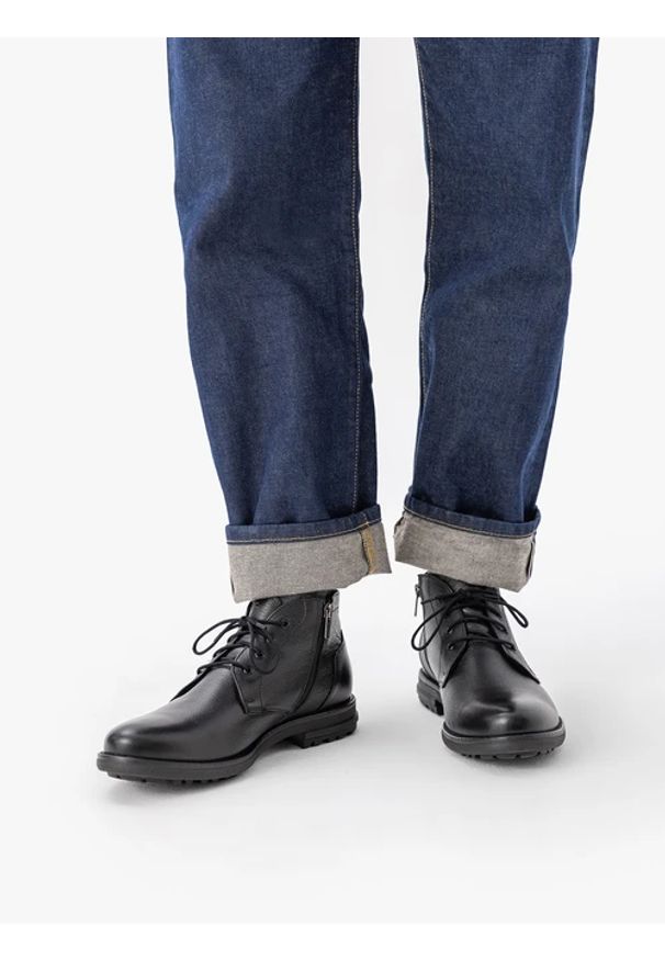 Ryłko - Czarne trzewiki ze skóry licowej. Okazja: na co dzień. Wysokość cholewki: za kostkę. Zapięcie: zamek. Kolor: czarny. Materiał: skóra. Szerokość cholewki: normalna. Obcas: na płaskiej podeszwie. Styl: klasyczny, casual, street