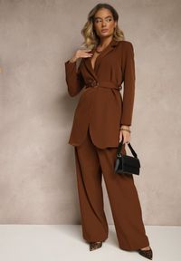 Renee - Brązowa Sukienkowa Marynarka Wiązana Paskiem w Talii Ardthana. Kolor: brązowy. Styl: elegancki