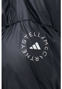 Adidas by Stella McCartney - adidas by Stella McCartney kurtka damska kolor czarny zimowa oversize. Kolor: czarny. Materiał: materiał. Wzór: paski. Sezon: zima