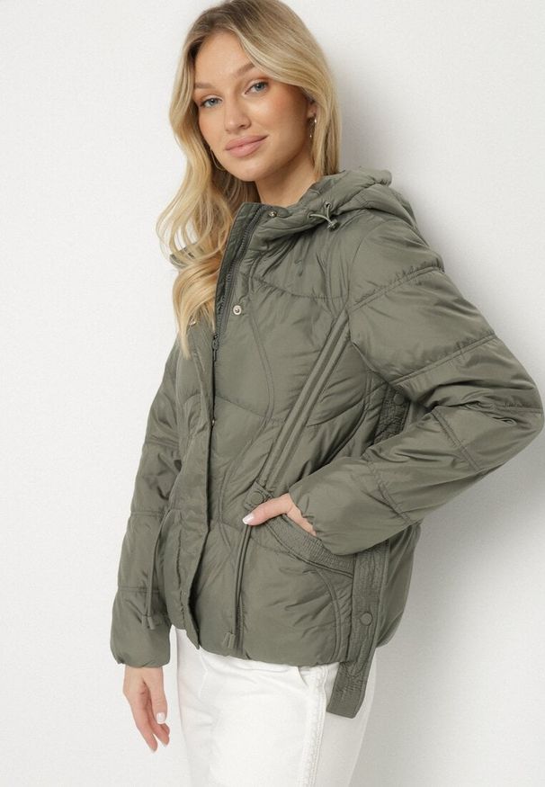 Born2be - Zielona Kurtka z Kapturem Ozdobiona Przeszyciami i Sznurkami Boledia. Okazja: na co dzień. Typ kołnierza: kaptur. Kolor: zielony. Materiał: jeans. Wzór: aplikacja. Styl: casual