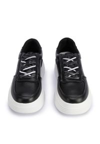 Wittchen - Damskie sneakersy skórzane na lekkiej platformie czarno-białe. Okazja: na co dzień. Kolor: biały, wielokolorowy, czarny. Materiał: skóra. Sezon: lato. Obcas: na platformie #4