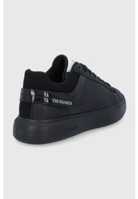 Trussardi Jeans - Trussardi buty kolor czarny. Nosek buta: okrągły. Zapięcie: sznurówki. Kolor: czarny. Materiał: guma. Obcas: na platformie #5