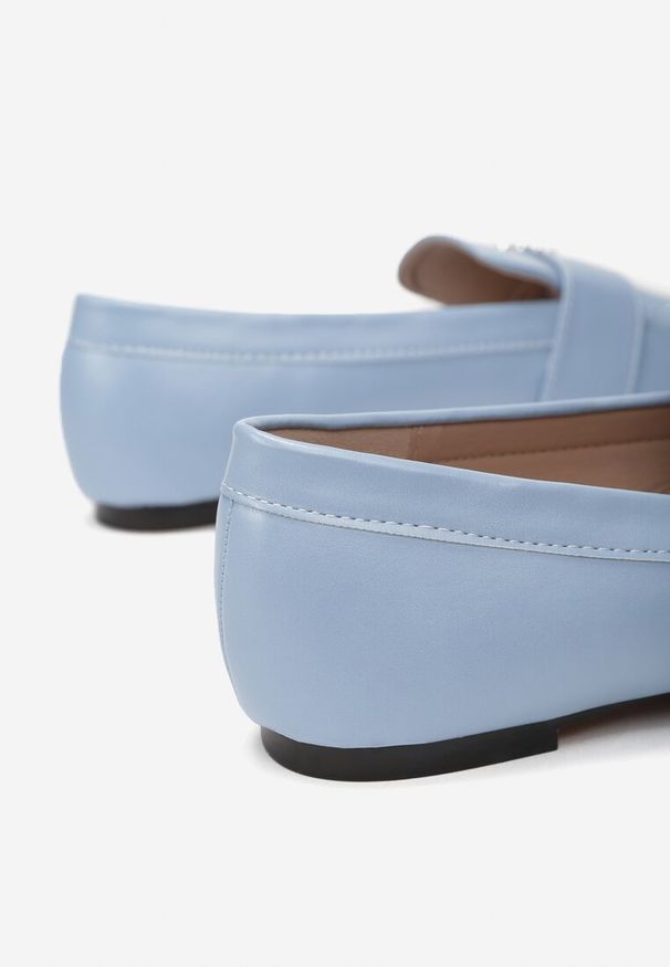 Renee - Niebieskie Mokasyny Ciliphae. Wysokość cholewki: przed kostkę. Zapięcie: bez zapięcia. Kolor: niebieski. Materiał: jeans. Szerokość cholewki: normalna. Wzór: gładki, aplikacja. Obcas: na płaskiej podeszwie. Styl: elegancki