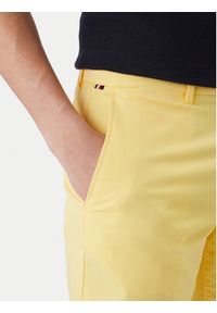 TOMMY HILFIGER - Tommy Hilfiger Szorty materiałowe Denton 9.5 MW0MW42351 Żółty Slim Fit. Kolor: żółty. Materiał: bawełna #4