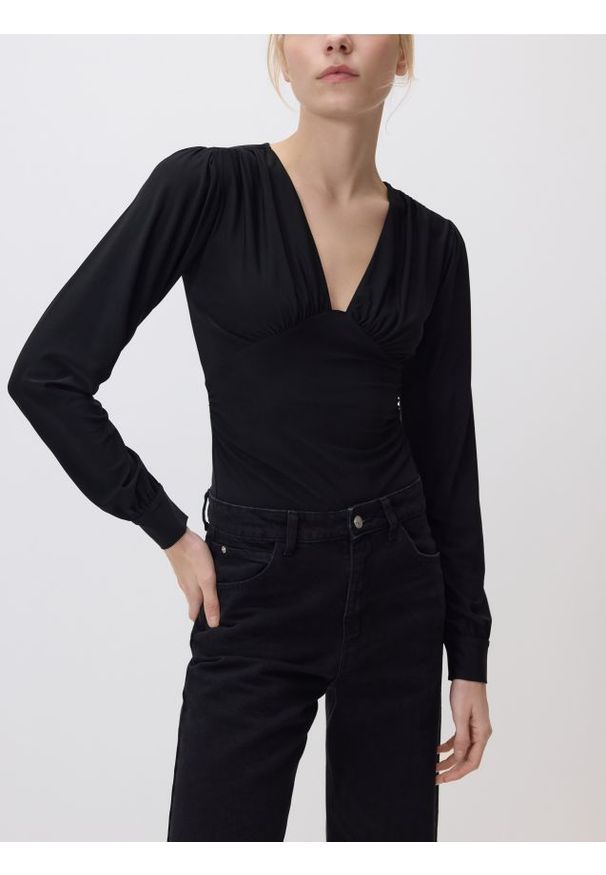 Reserved - Body z bufiastymi rękawami - czarny. Kolor: czarny. Materiał: dzianina