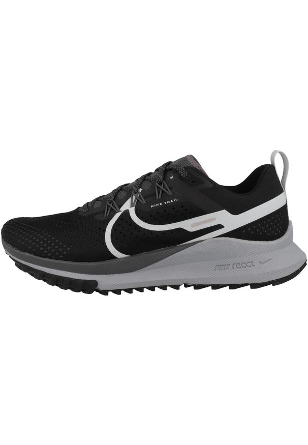 Buty do biegania męskie Nike React Pegasus Trail 4. Zapięcie: sznurówki. Kolor: biały, czarny, wielokolorowy. Materiał: syntetyk, tkanina, materiał. Szerokość cholewki: normalna