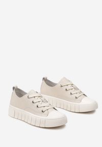 Renee - Beżowe Krótkie Trampki ze Skóry Naturalnej na Tłoczonej Platformie Aldina. Kolor: beżowy. Materiał: skóra. Szerokość cholewki: normalna. Obcas: na platformie #4