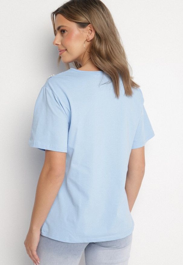 Born2be - Jasnoniebieski T-shirt Oversize z Ozdobną Koronką i Perłami Elanoriel. Okazja: na co dzień. Kolor: niebieski. Materiał: koronka. Wzór: koronka. Styl: klasyczny, casual