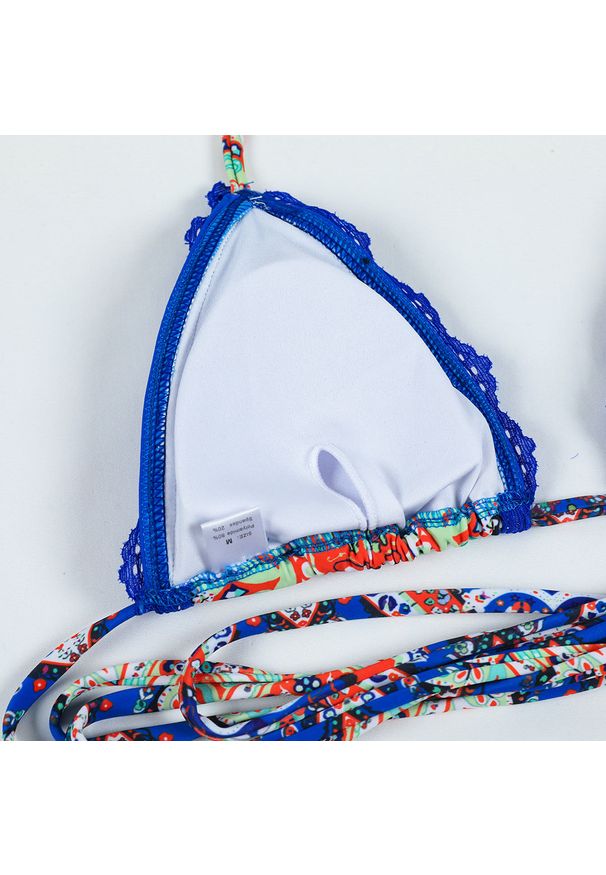 Intica - Strój kąpielowy dwuczęściowy z wiązaniem na plażę Daphna. Kolor: wielokolorowy. Materiał: materiał