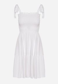 Born2be - Biała Bawełniana Sukienka z Elastyczną Górą i Wiązanymi Ramiączkami Tolimea. Okazja: na co dzień. Kolor: biały. Materiał: bawełna. Długość rękawa: na ramiączkach. Styl: casual, elegancki, klasyczny #2