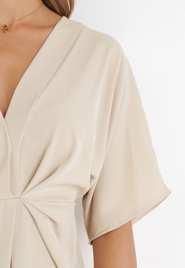 Born2be - Beżowa Sukienka z Kopertowym Dekoltem i Rękawem Nietoperz Eupfia. Kolor: beżowy. Sezon: lato. Typ sukienki: kopertowe