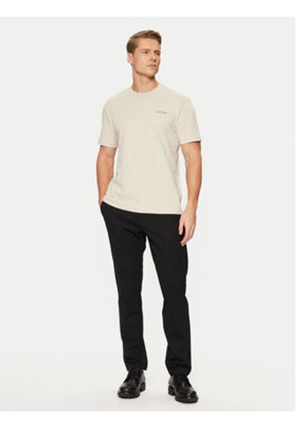 Calvin Klein T-Shirt Micro Logo Interlock T-Shirt K10K109894 Beżowy Regular Fit. Kolor: beżowy. Materiał: bawełna