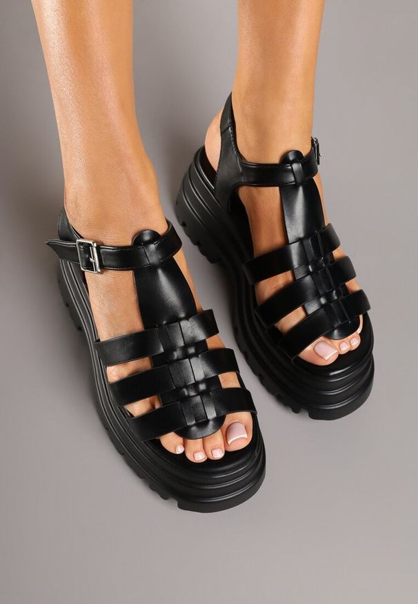 Born2be - Czarne Sandały Gladiatorki na Grubej Podeszwie Beliane. Okazja: na co dzień. Zapięcie: pasek. Kolor: czarny. Materiał: jeans. Obcas: na platformie. Styl: klasyczny, casual, elegancki