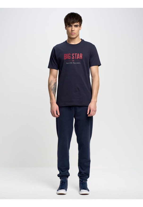 Big-Star - Koszulka męska o klasycznym kroju Bruno 403. Okazja: na co dzień. Kolor: niebieski. Materiał: tkanina, jeans, denim. Wzór: napisy, aplikacja, nadruk. Styl: klasyczny