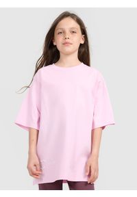 4f - 4F T-shirt oversize z nadrukiem dziewczęcy - różowy 122 (6-7 lat). Okazja: na co dzień. Kolor: różowy. Materiał: jersey, bawełna. Wzór: nadruk. Sezon: lato. Styl: sportowy, klasyczny, casual