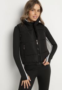 Born2be - Czarna Pikowana Kamizelka z Ozdobną Podszewką Olianela. Okazja: na spacer, na co dzień. Kolor: czarny. Materiał: jeans. Wzór: aplikacja. Styl: casual, elegancki #1